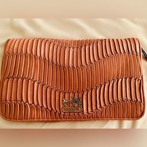 💕 RARE MINT Coach Clutch, Style 44372, Baby Pink. PERFECT YEAR ROUND 💕